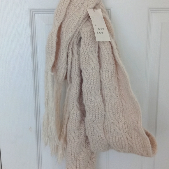 Scarf - Picture 1 of 3